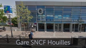 Parvis gare SNCF Houilles
